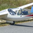 DG100 passant una exhaustiva revisió prevol abans de volar