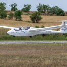 Nuestro ASK-21 despegando con una pasajera en un vuelo de iniciación